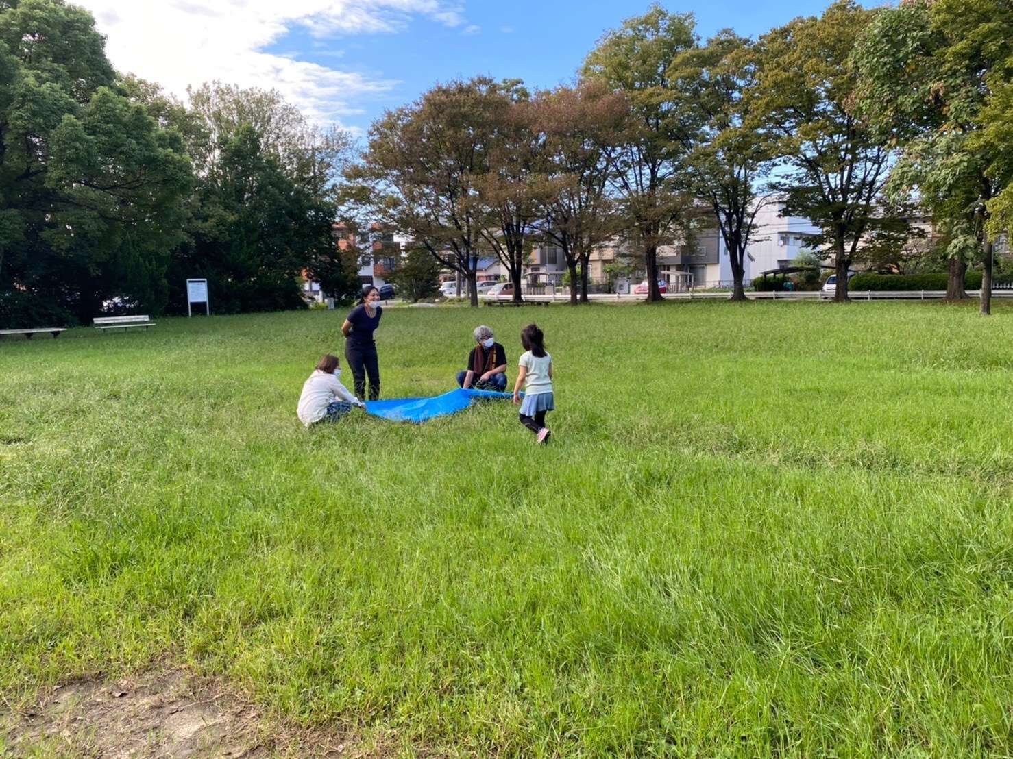 名古屋市西区の放課後デイサービスと生活介護事業所クレモナ　秋空の下のお楽しみ会